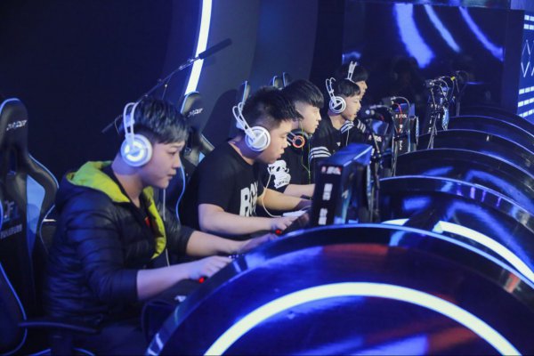 接拉动山猫 接拉动山猫